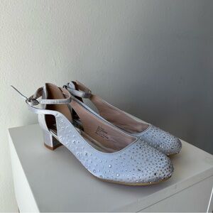 Badgley Mischka// Girls low heeled dress shoes Size 3